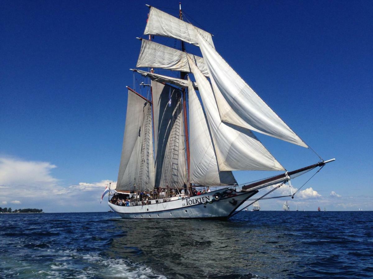 Отель Segelschiff J.R. Tolkien Гамбург Экстерьер фото